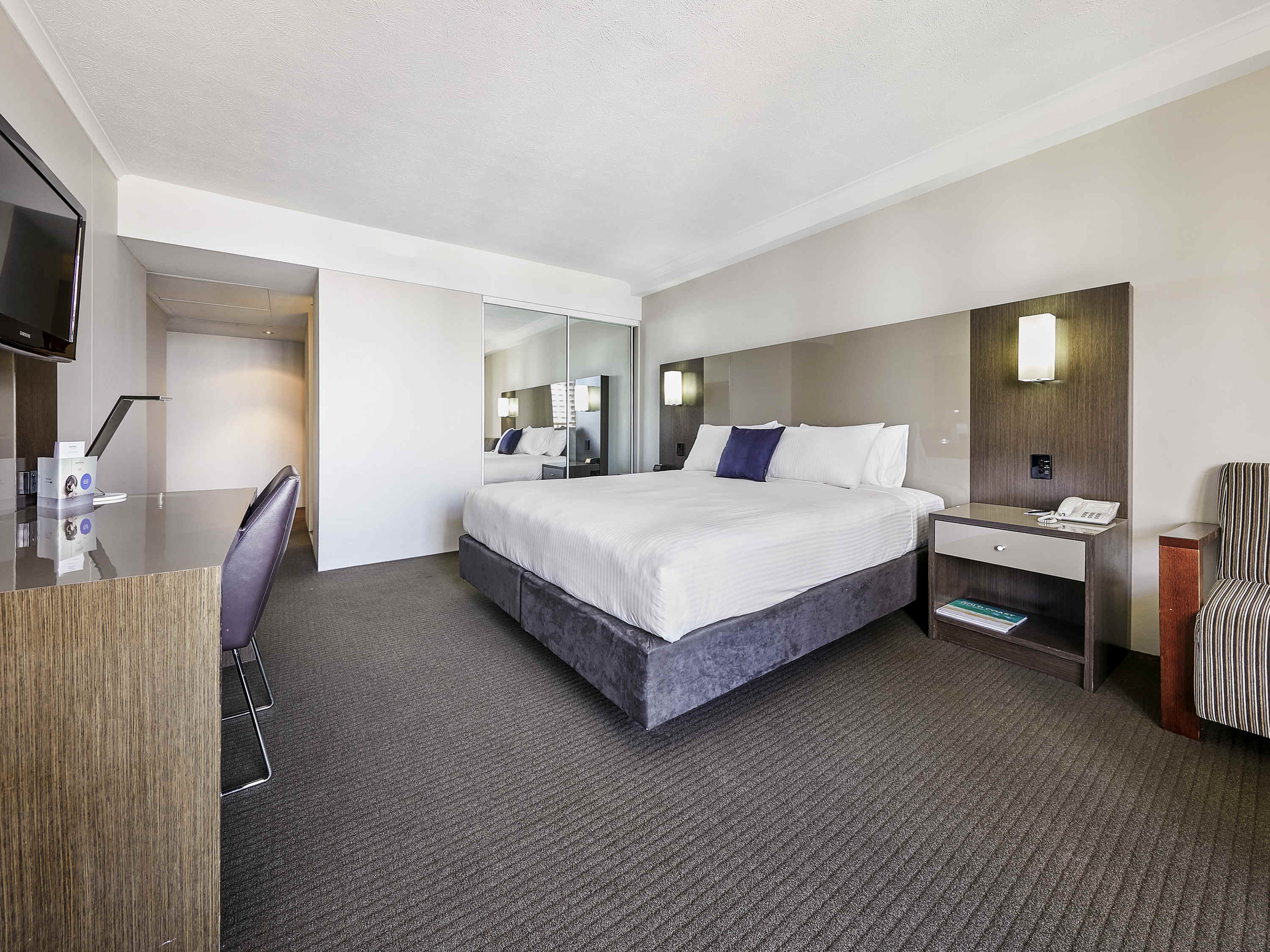 SUPERIOR, FAMILY, TWIN BEDS, KING BED