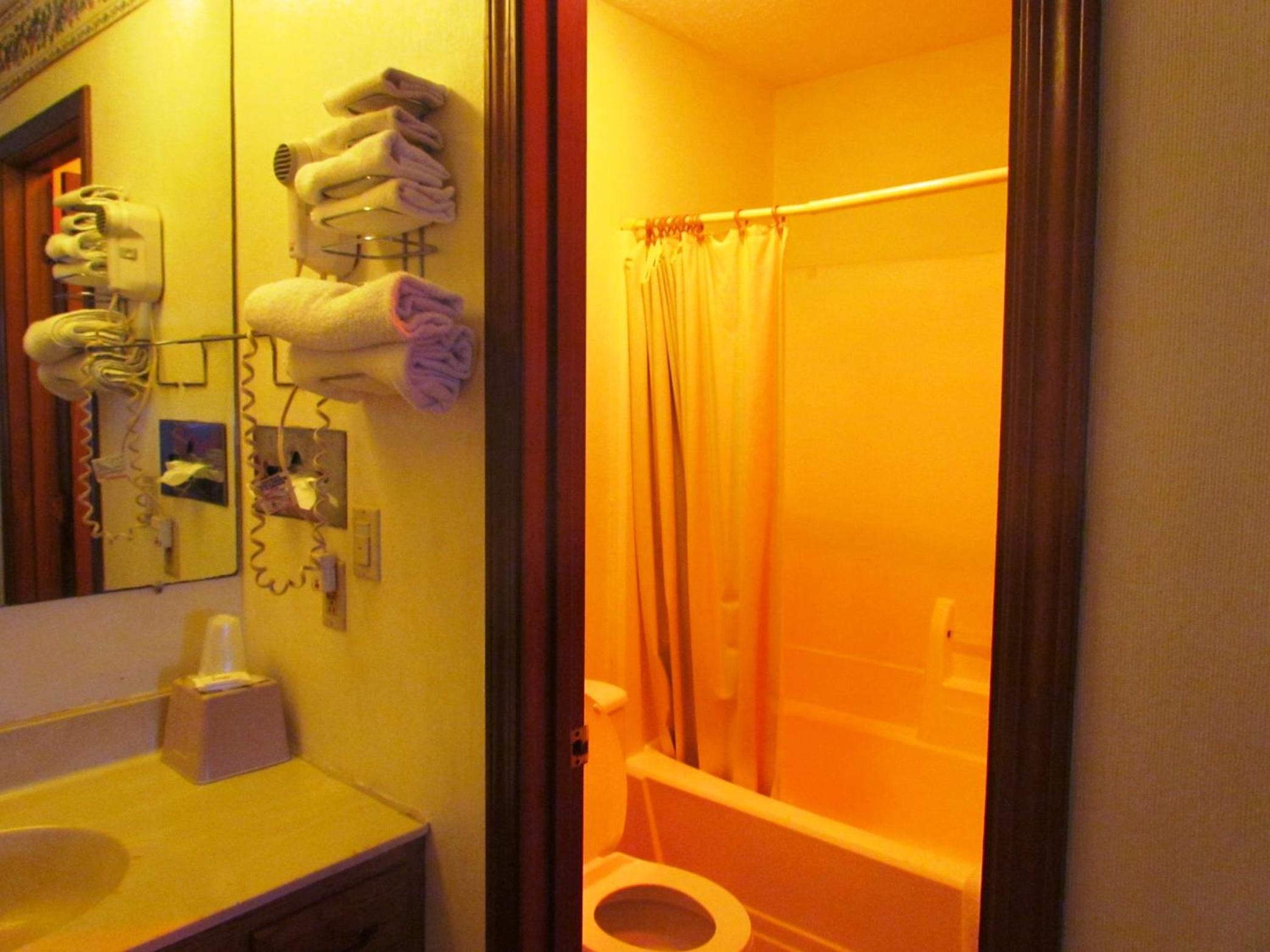 Travel Inn & Suites 11/11