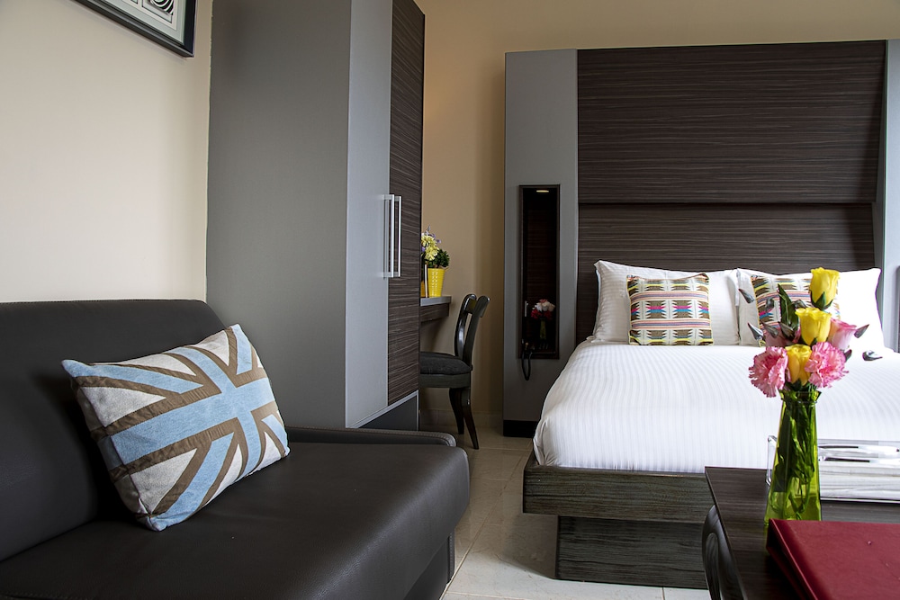 Home Suites Hotel 26/80