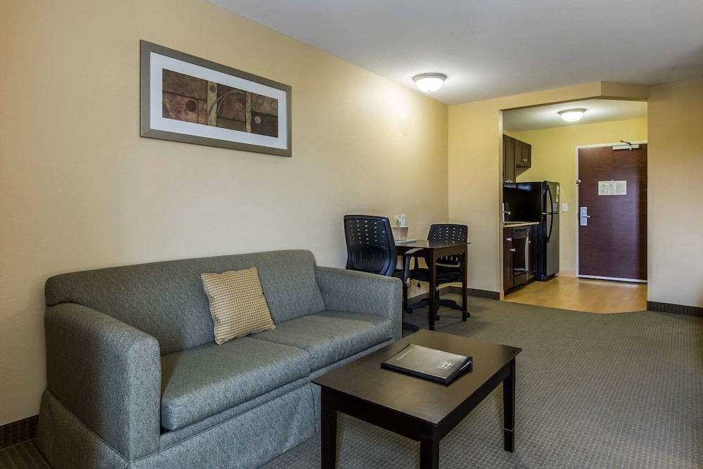 Mainstay Suites Camp Lejeune 25/38
