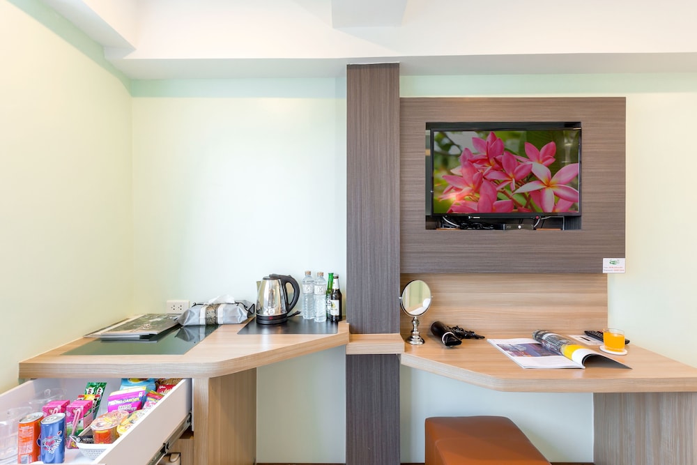 RoomQuest Suvarnabhumi Airport Rom Klao 47/55