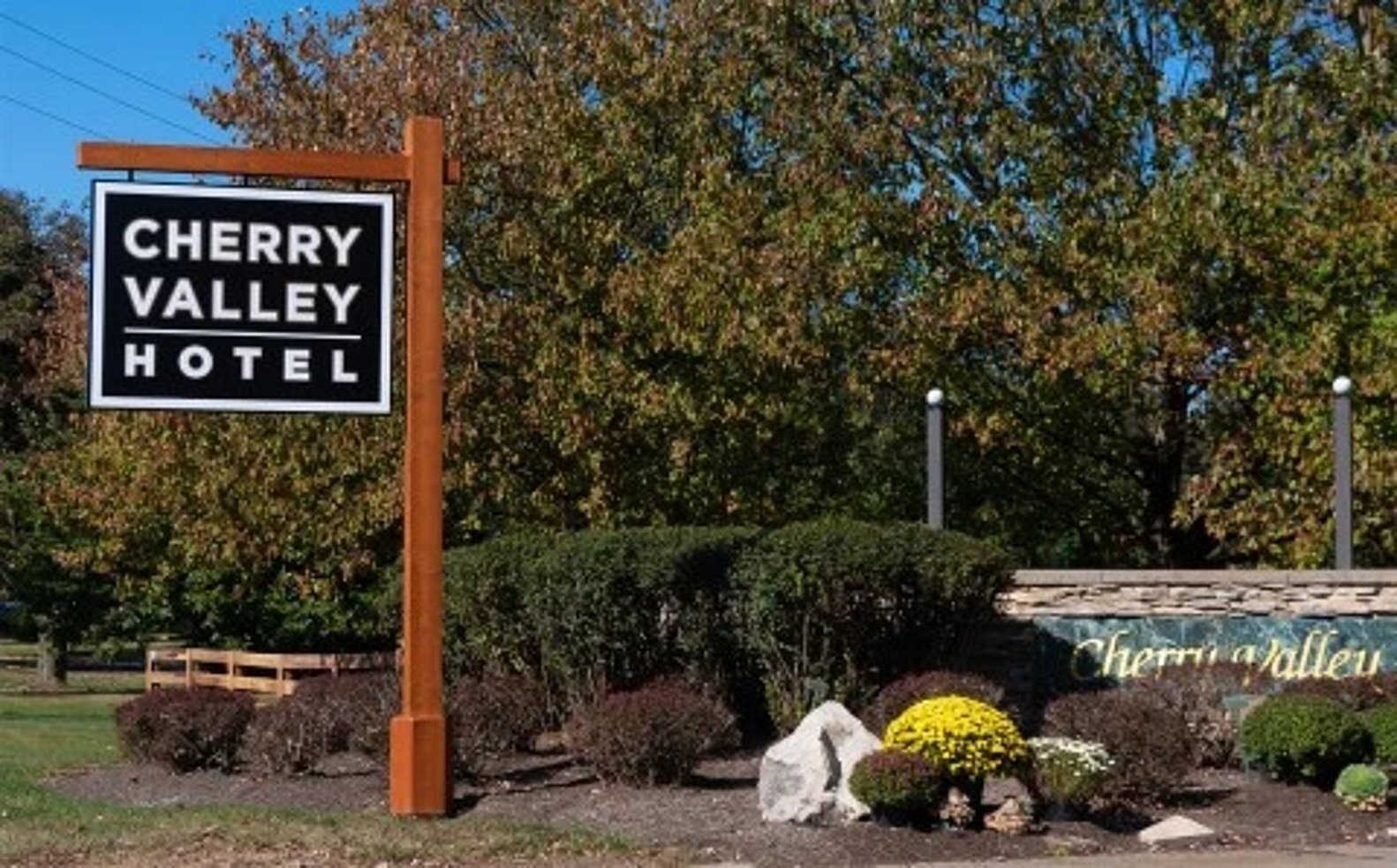 Cherry Valley Hotel 28/31