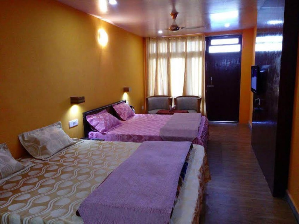 Hotel Lake Inn Bhimtal 7/21