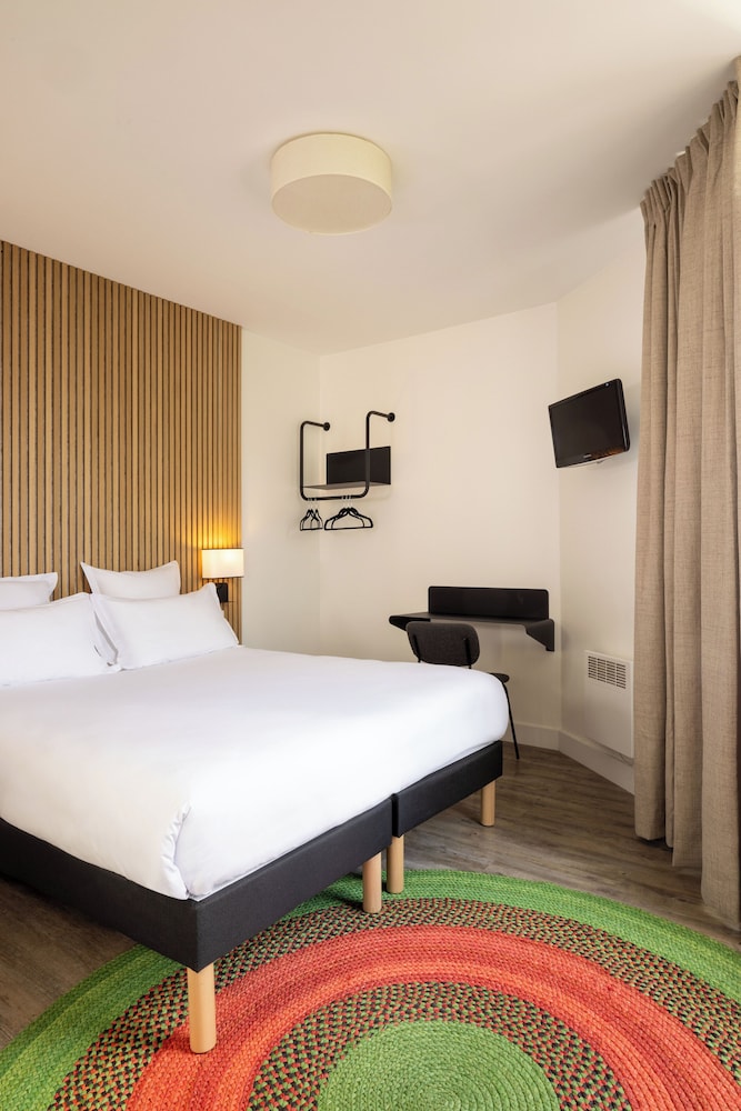 HOTEL KORNER EIFFEL 11/50