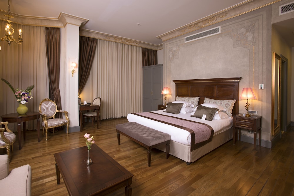 Palazzo Donizetti Istanbul, Tapestry Collection by Hilton 27/75