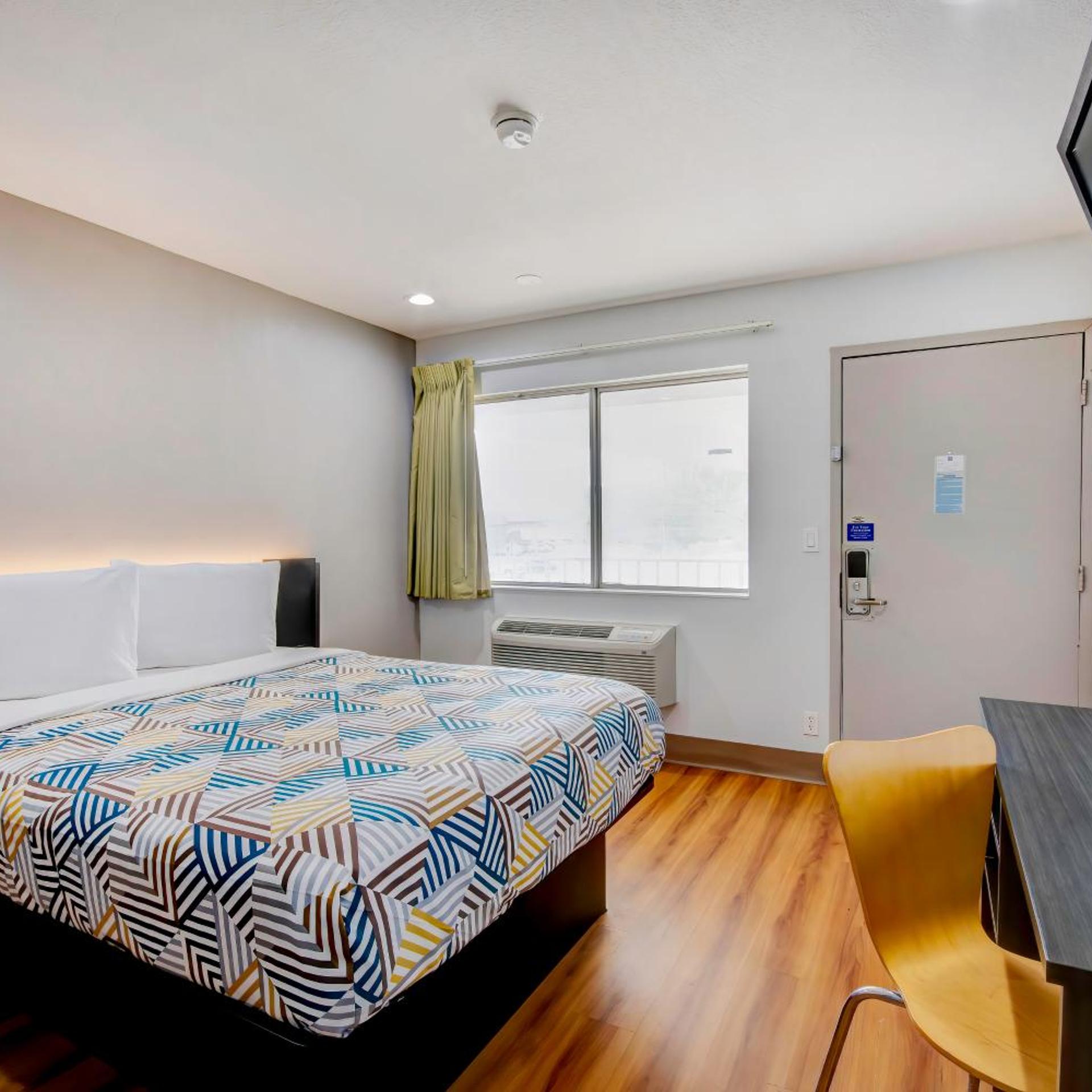 1 Full Bed - ADA/Tub 6/9