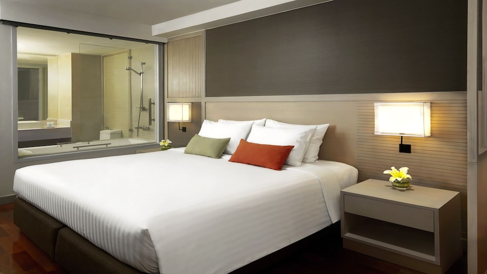 Signature Pattaya 18/70