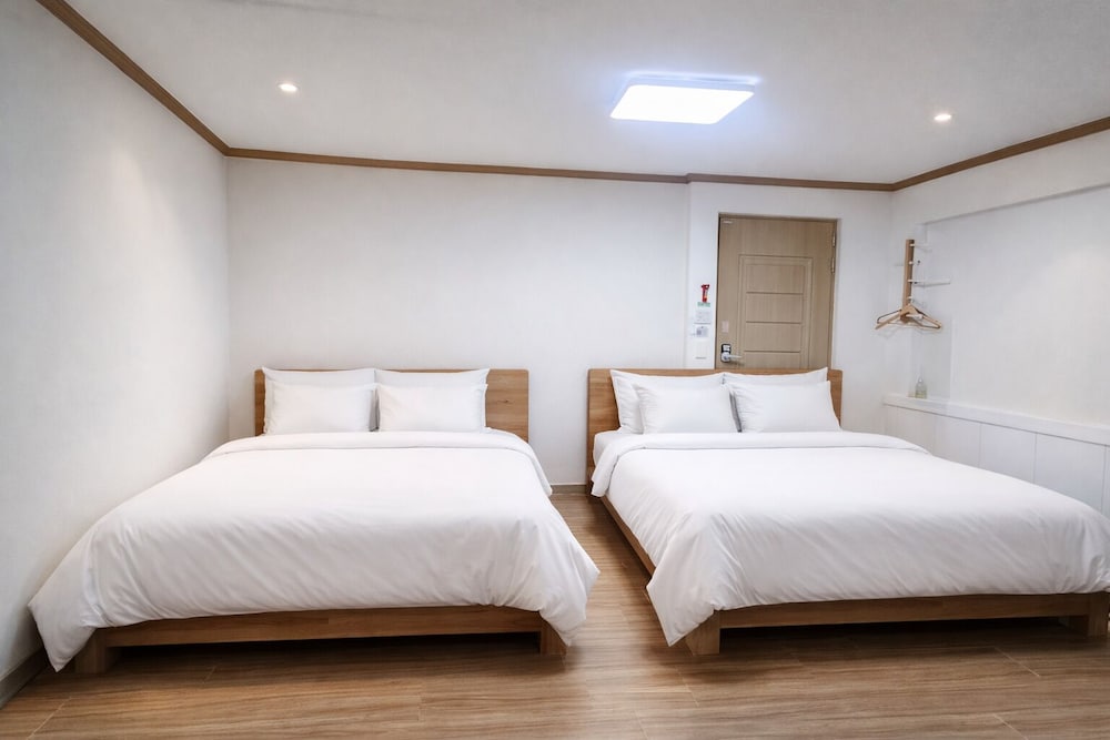 FAMILY, DOUBLE OR TWIN BED