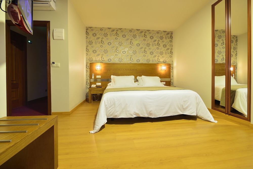 Hotel Puente De La Toja 7/27