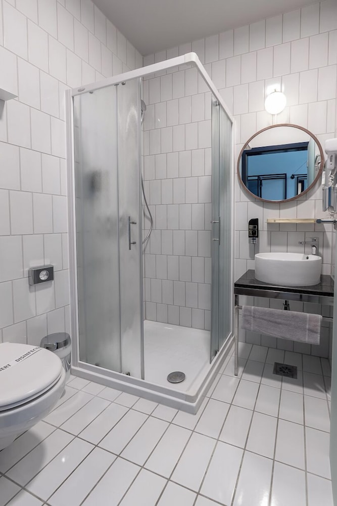 Das Schreder Hotel 44/49