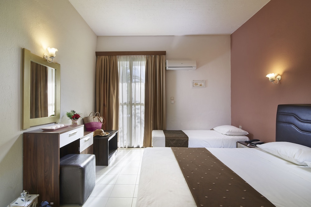 ROOM, DOUBLE BED