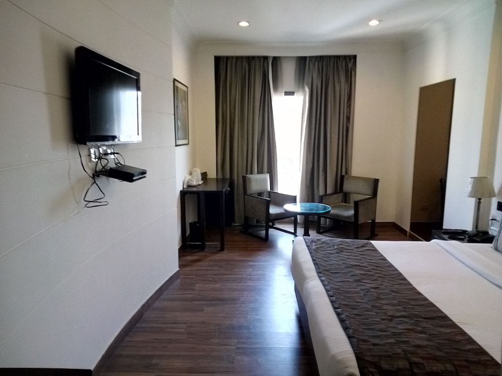 Hotel Orchid 16/26