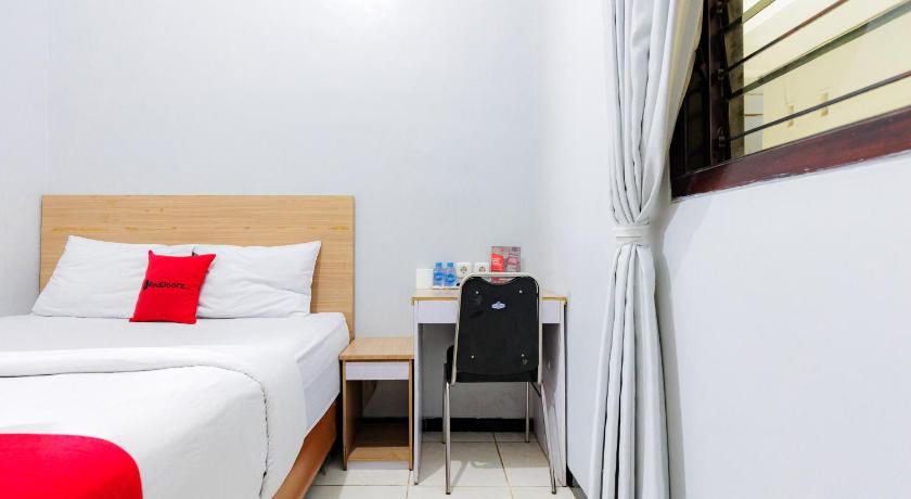 RedDoorz Plus near Malang Town Square 28/50