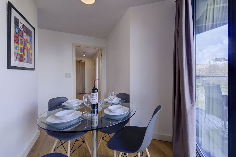 Cleyro Serviced Apartments - Finzels Reach 44/50