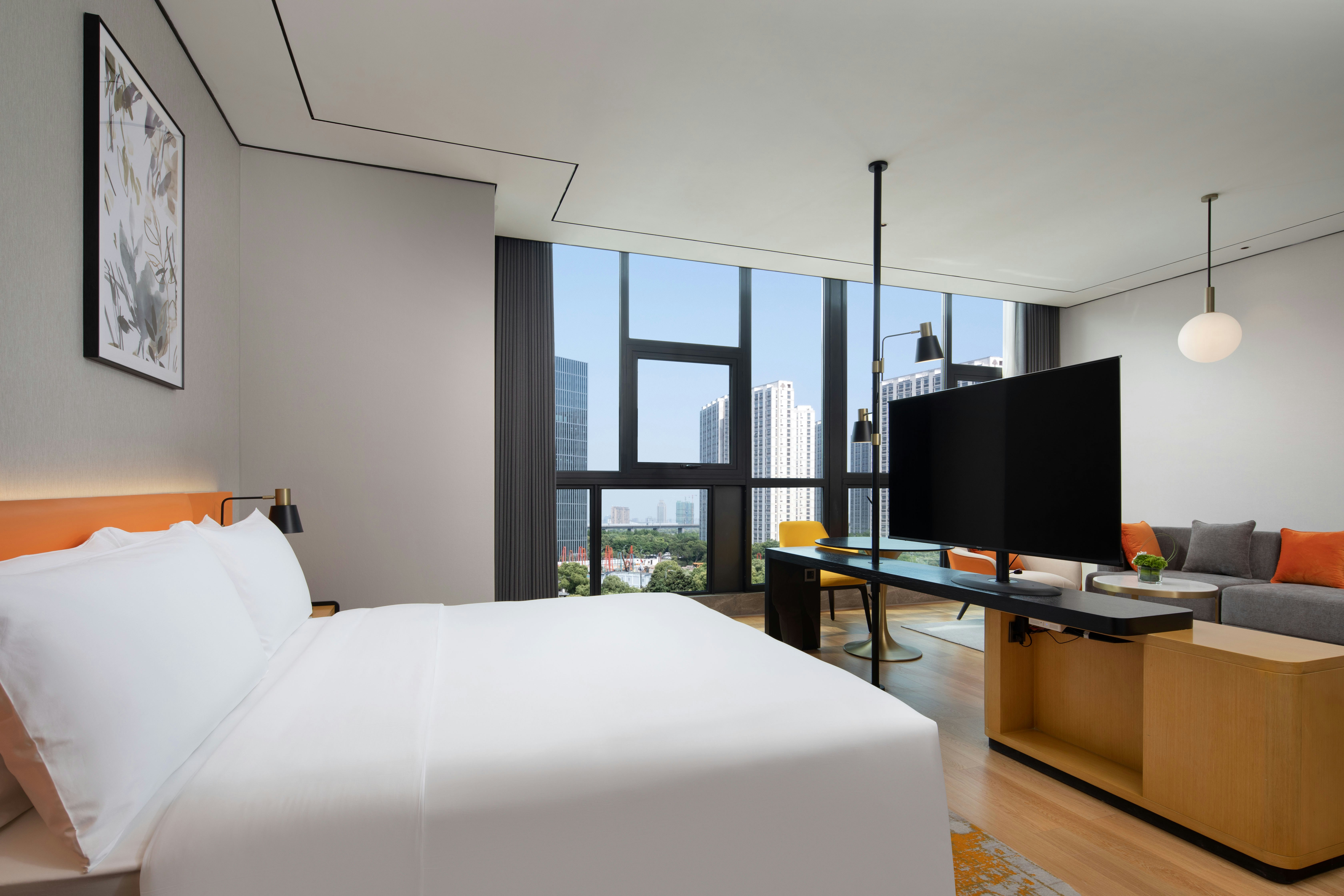 DELUXE, KING BED