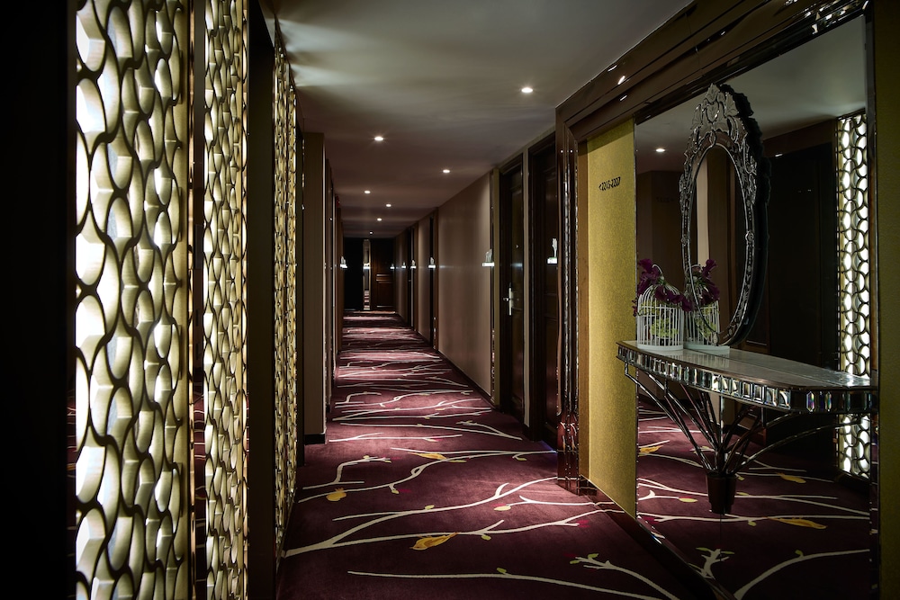Dorsett Wanchai Hong Kong 36/46