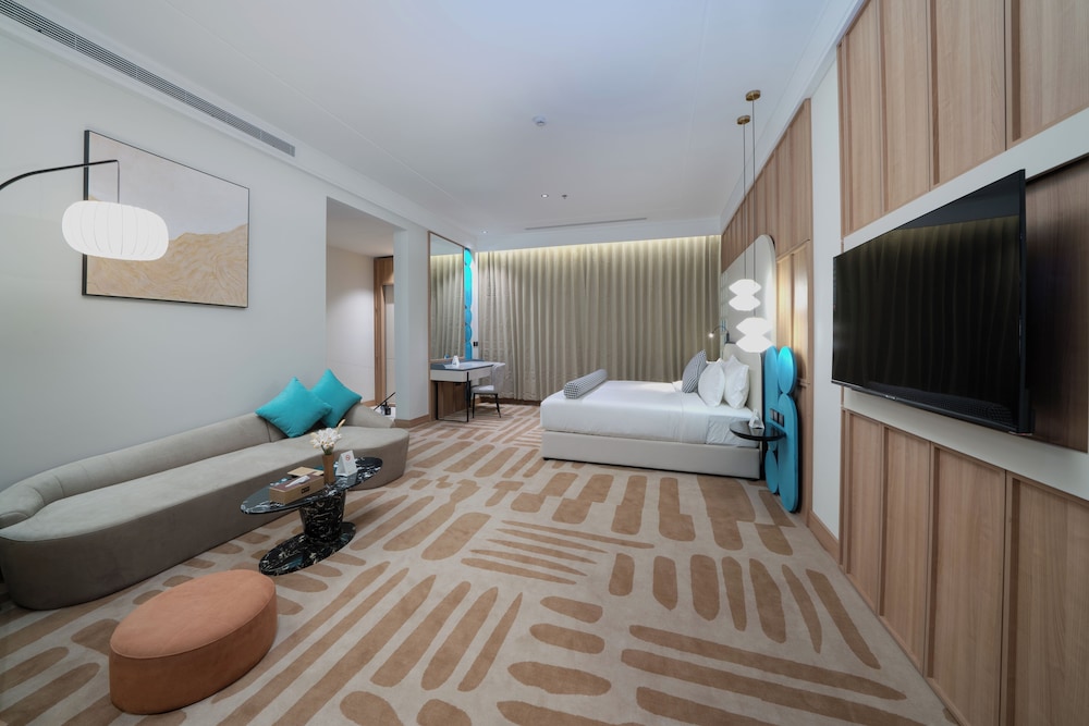 DELUXE, DOUBLE BED