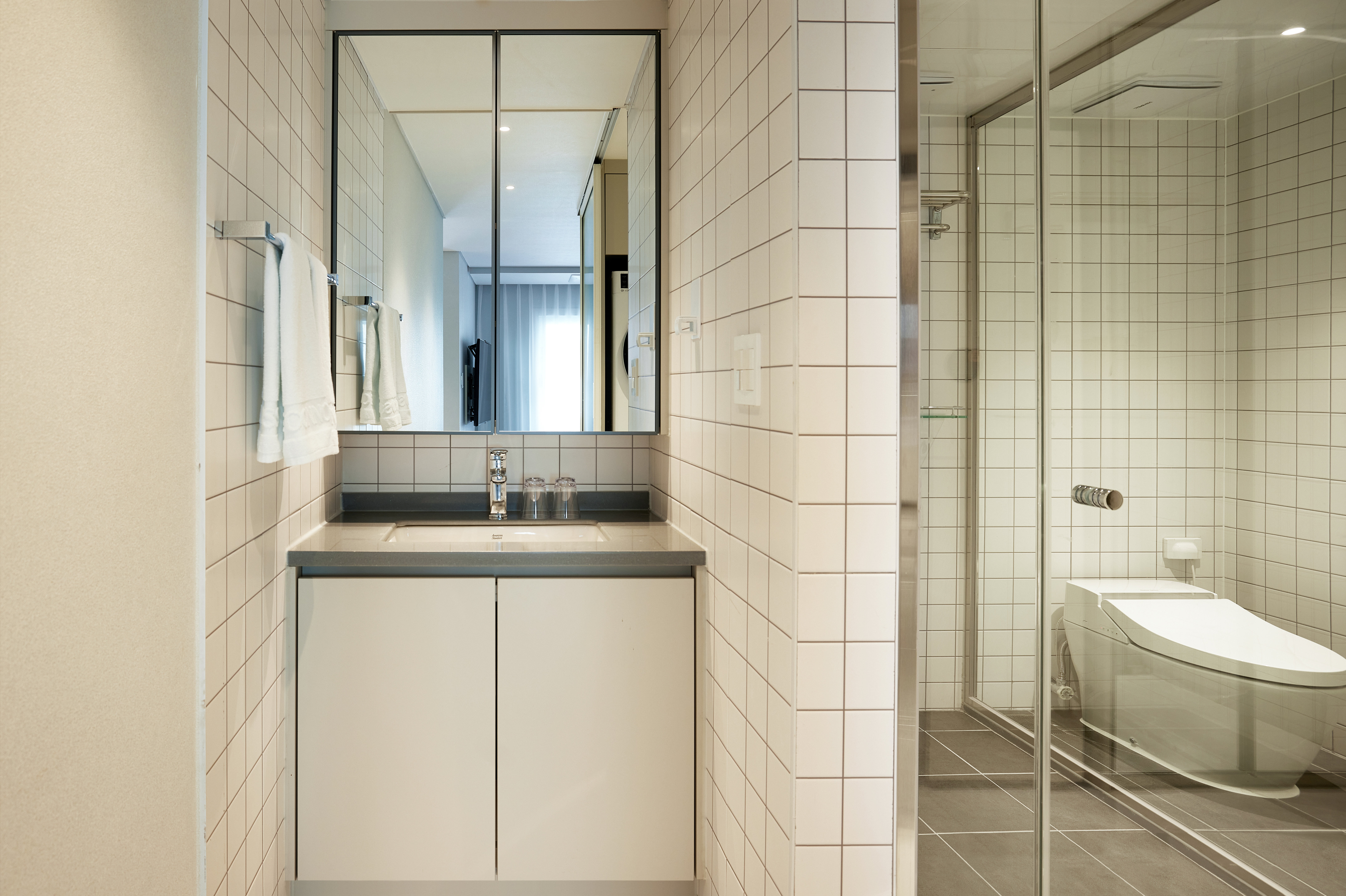 The Connoisseur Residence Hotel 50/51