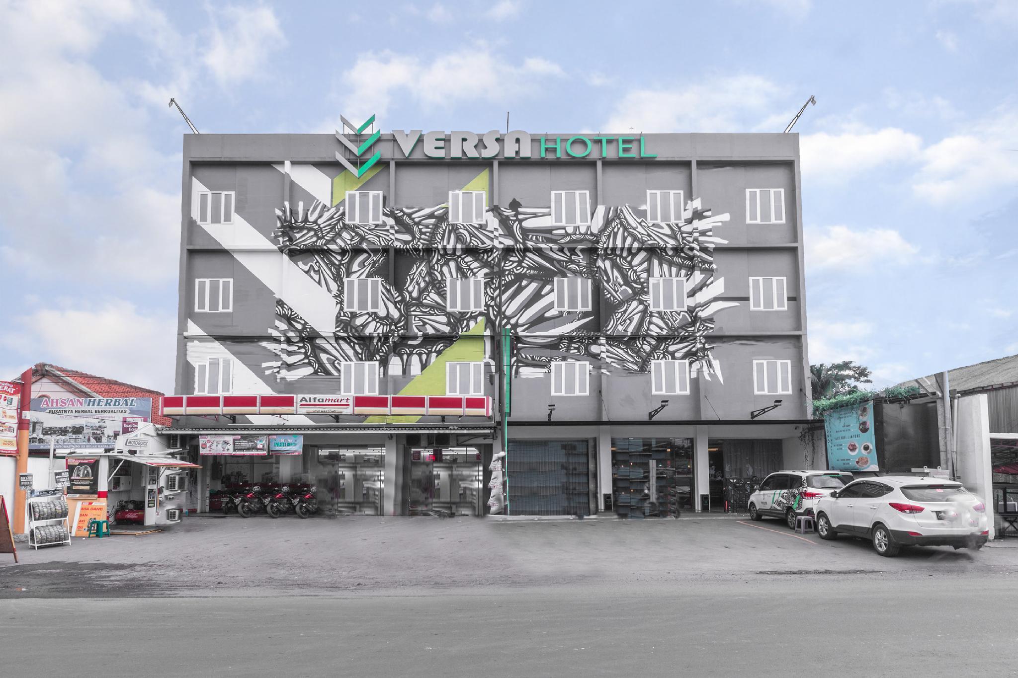 Versa Hotel Bekasi 4/23