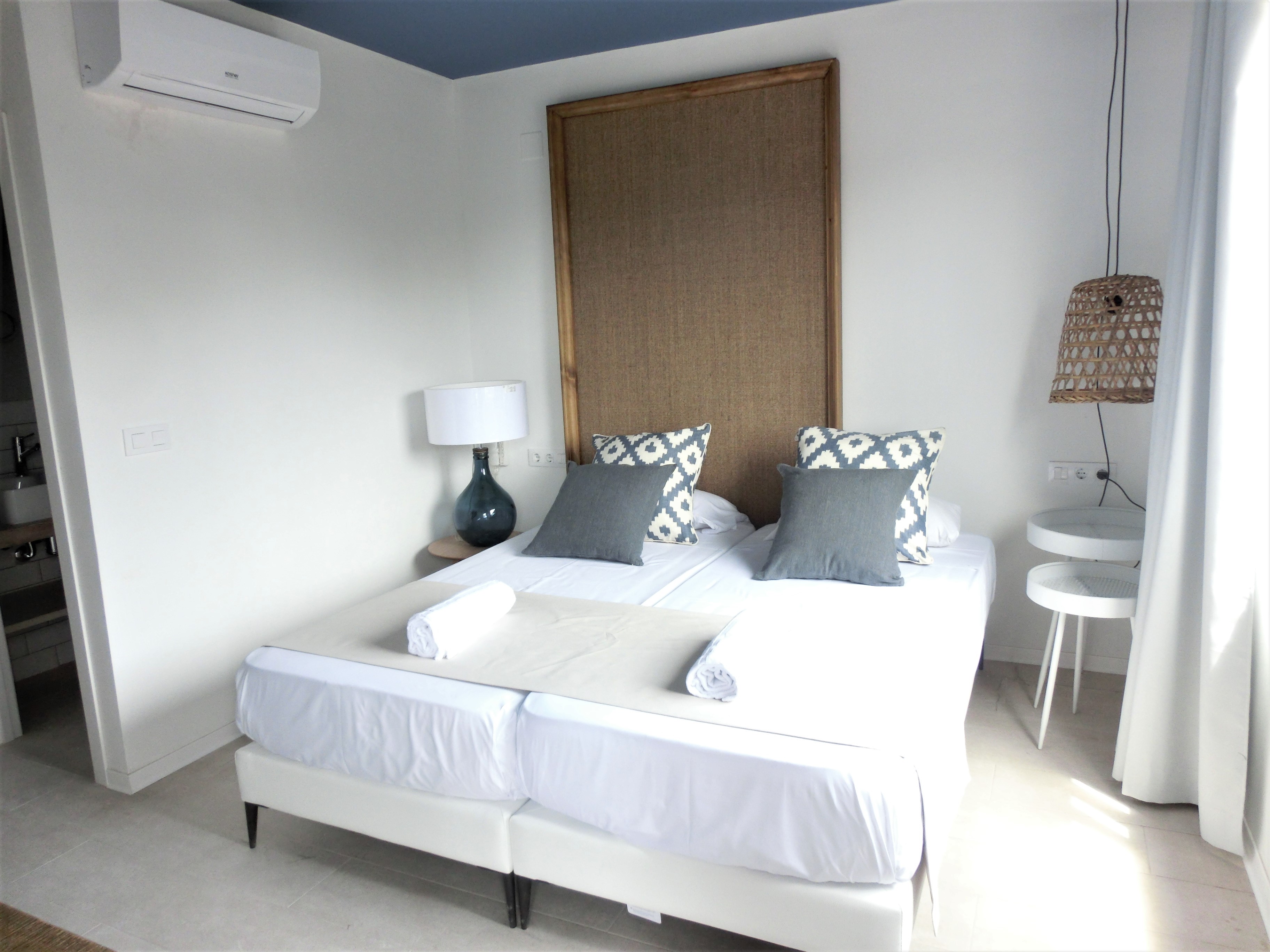 Room, Double or Twin Bed