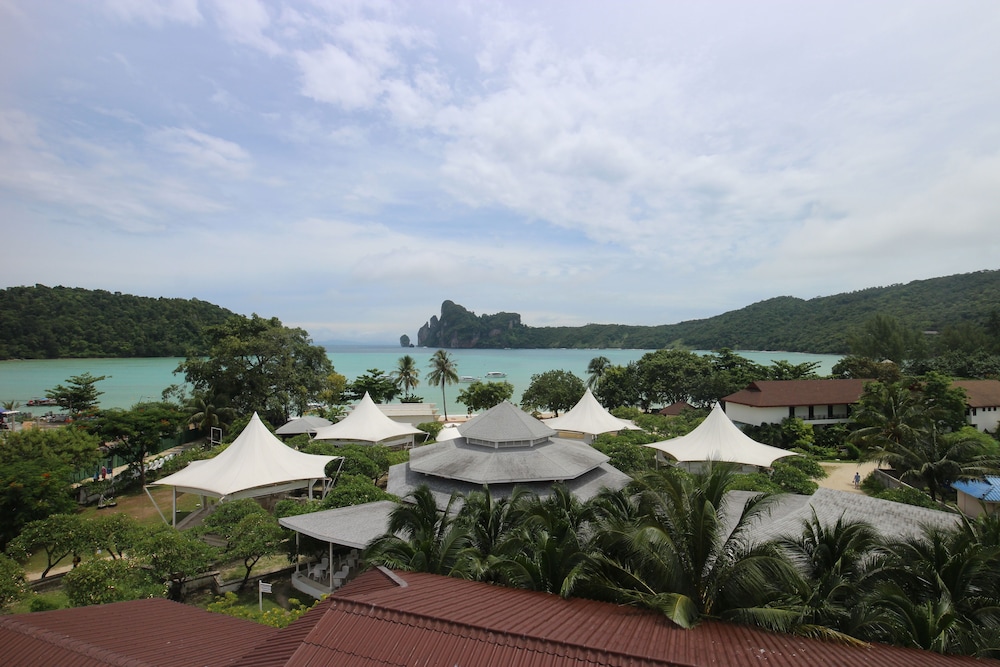 Phi Phi Hotel 60/64