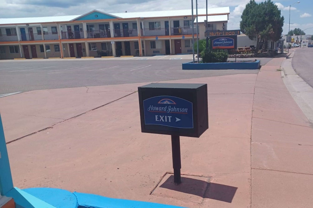 Howard Johnson by Wyndham Springerville 2/50
