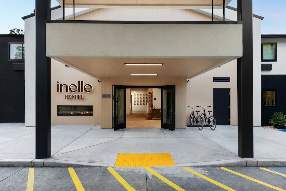 The Inelle, Oakhurst Yosemite, a Tribute Portfolio Hotel 36/46