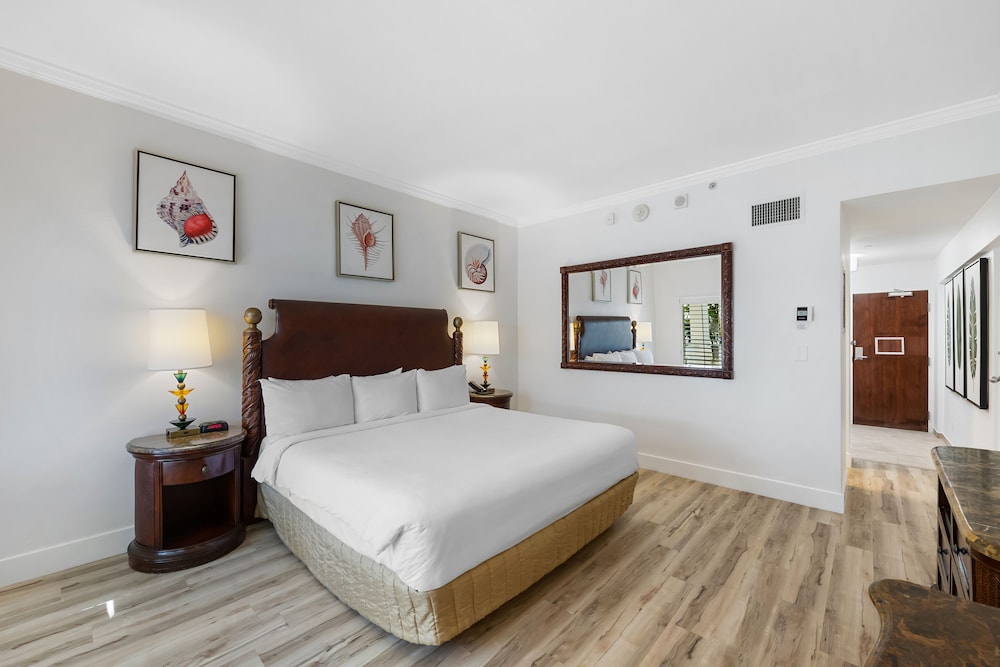 Beachcomber Oceanfront Resort Villas 23/71