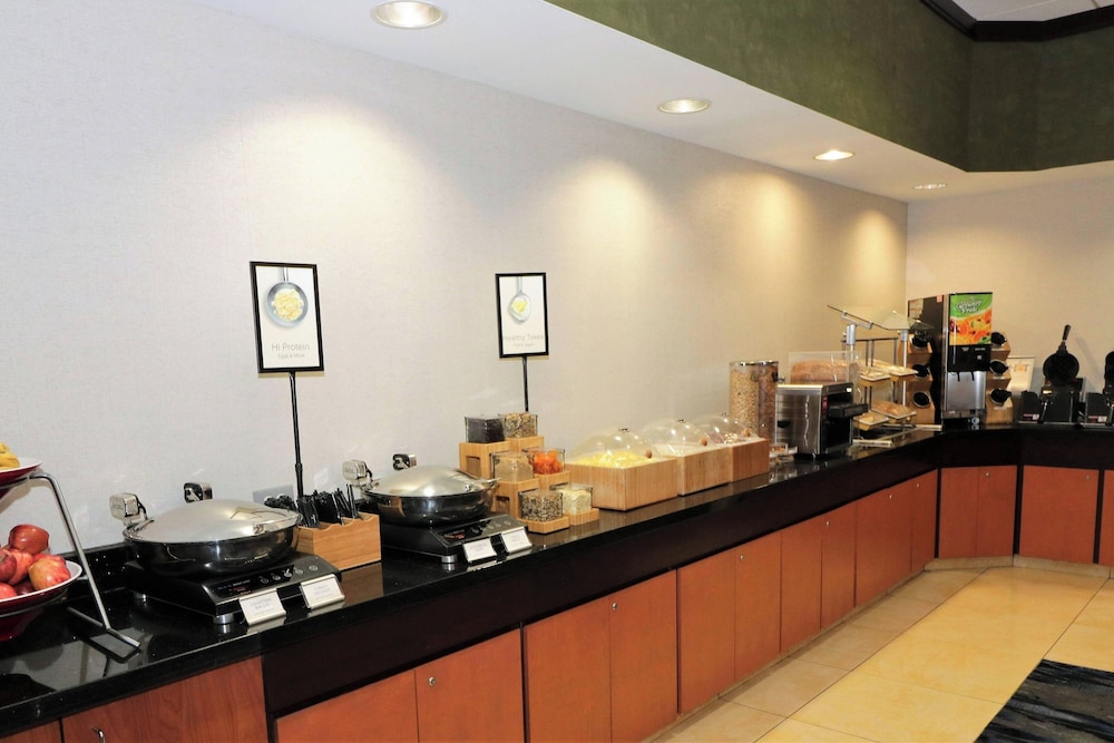 Fairfield Inn Suites San Antonio Downtown Alamo Plaza 7/50