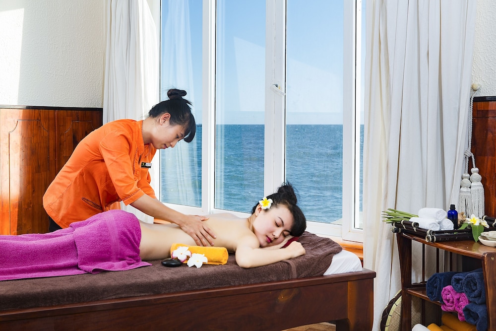 Rock Water Bay Beach Resort &amp; Spa 7/50
