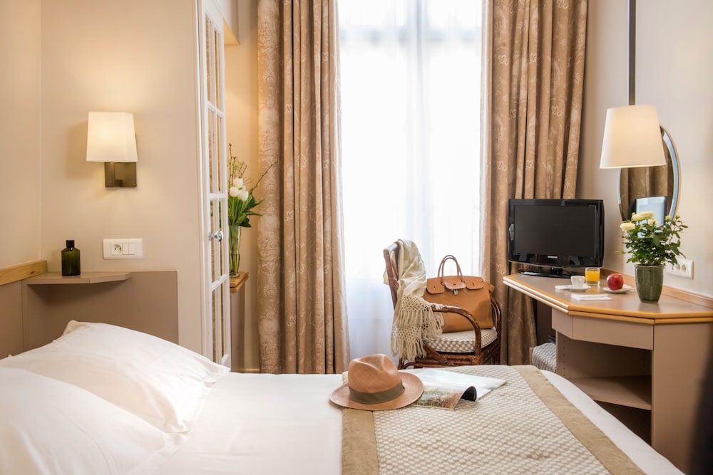HOTEL DE LUTECE 23/40
