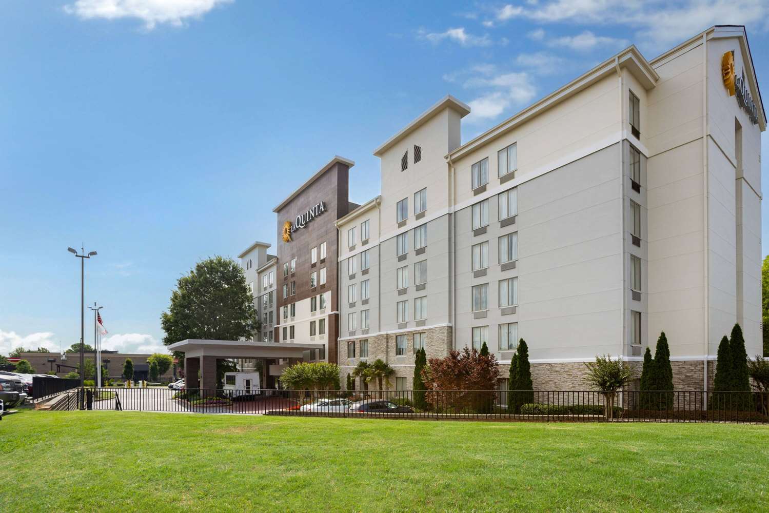 La Quinta Inn & Suites by Wyndham Atlanta Airport North 55/60