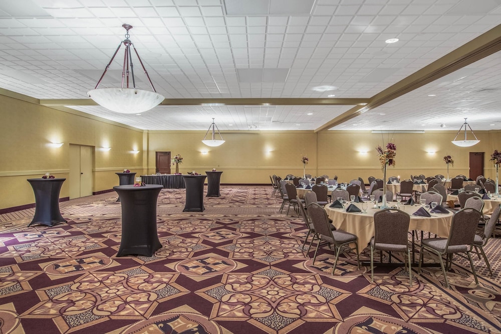 Ramada by Wyndham Midtown Grand Island 29/30