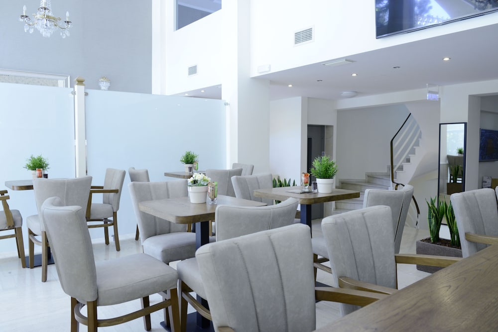 Phidias Hotel 62/69