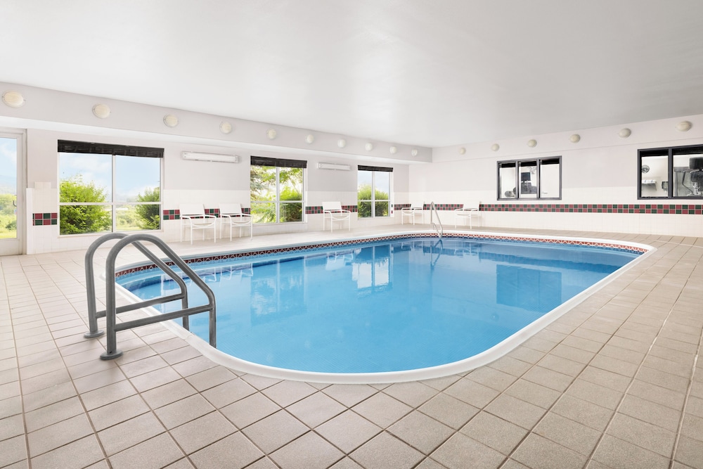 Country Inn and Suites by Radisson Big Flats (Elmira) NY 23/38