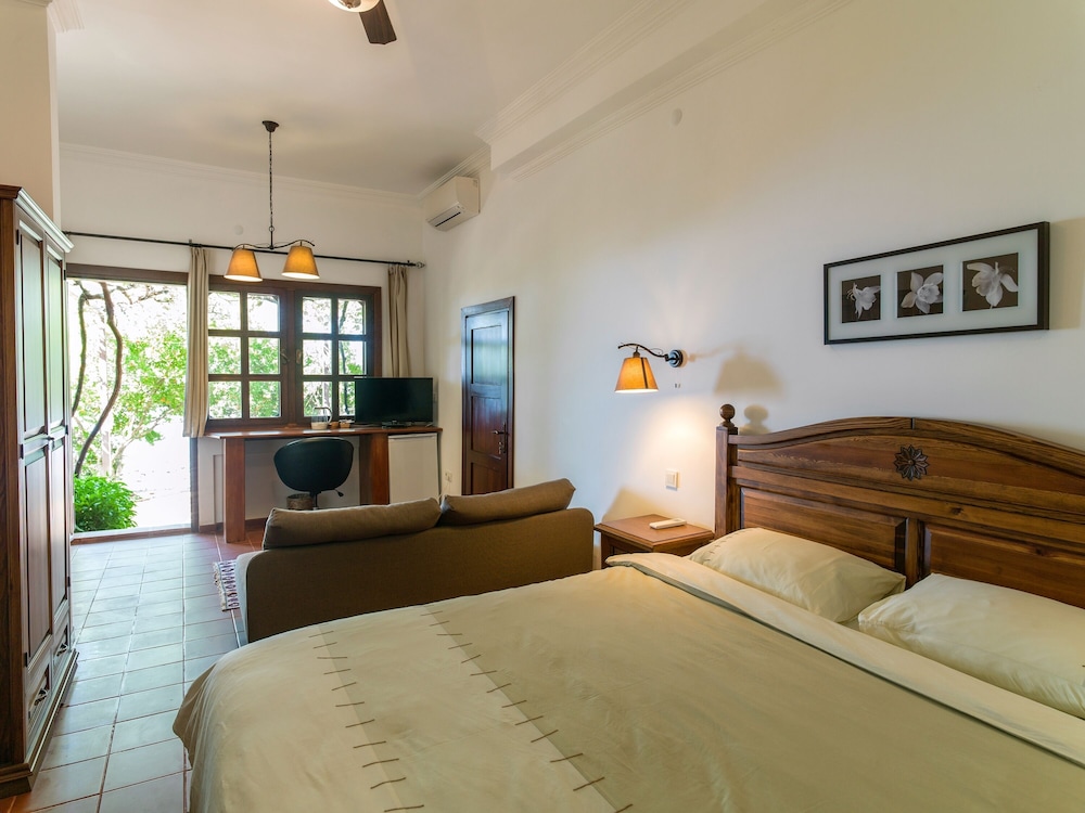 Deluxe, Suite, Queen Bed, Sea View, Sofa