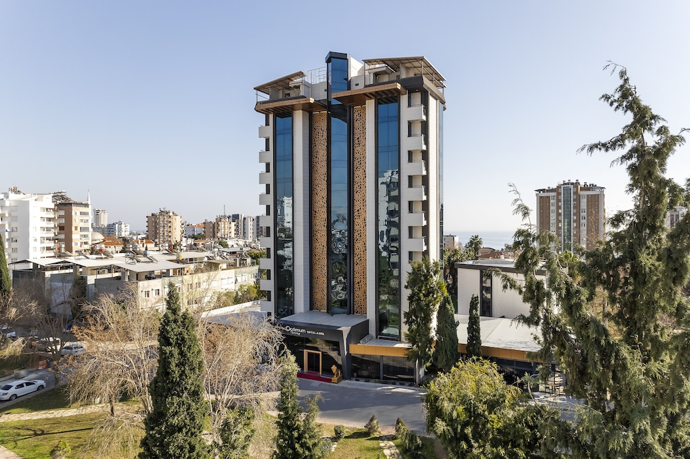 Optimum Luxury Hotel & Spa 50/54