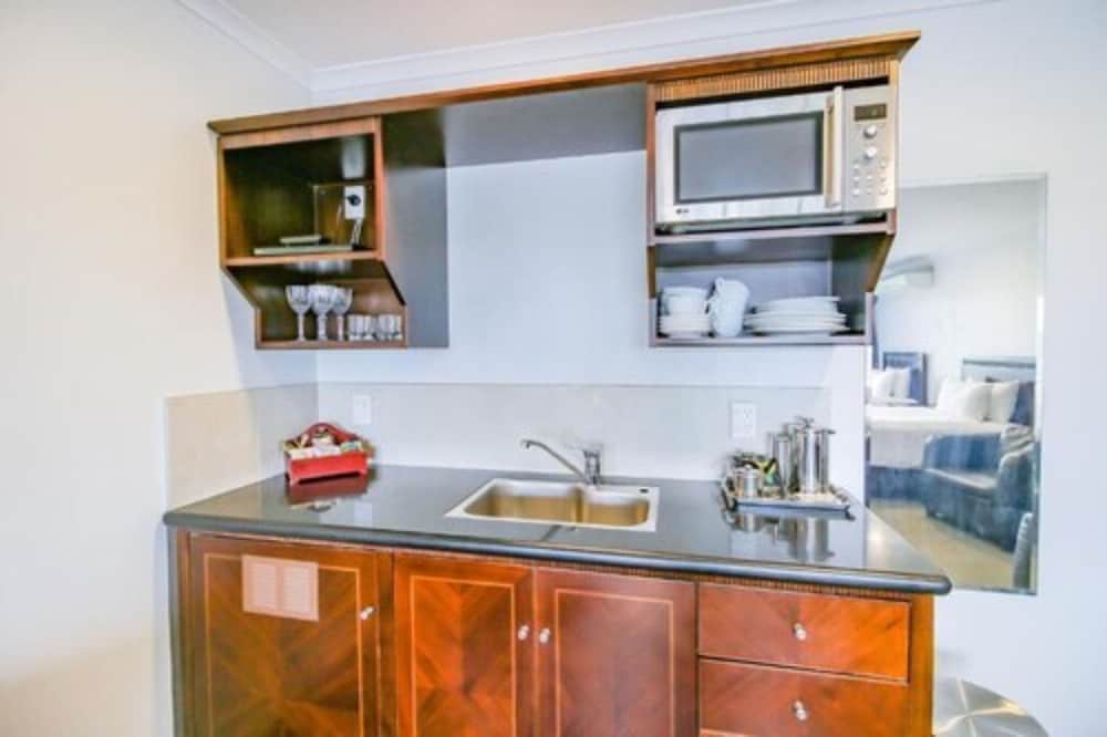 Aotea Motor Lodge 33/35