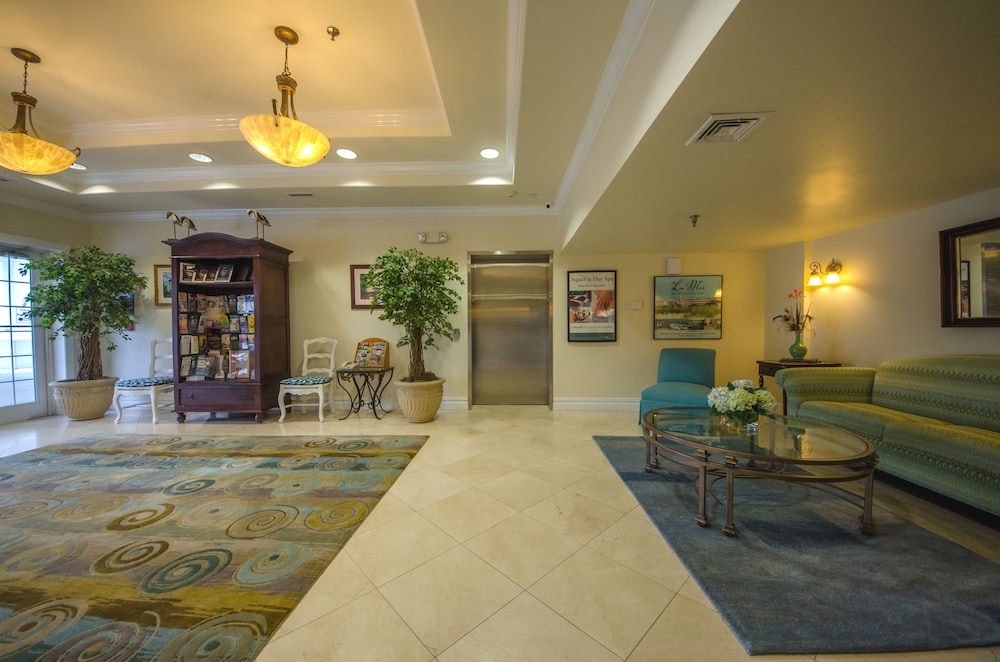La Mer Beachfront Inn 8/38