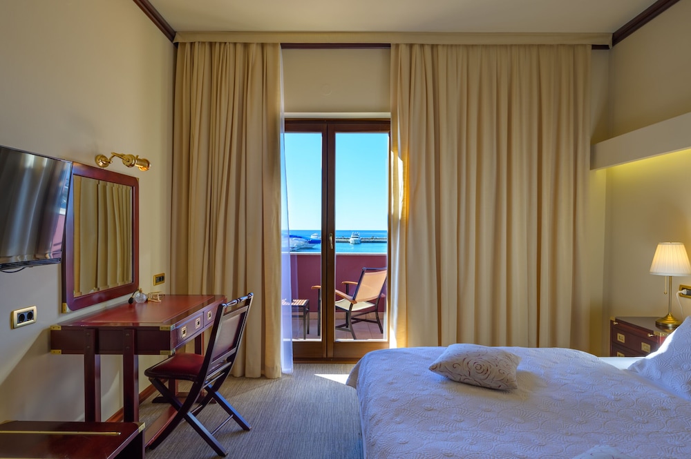 Hotel Nautica 33/72