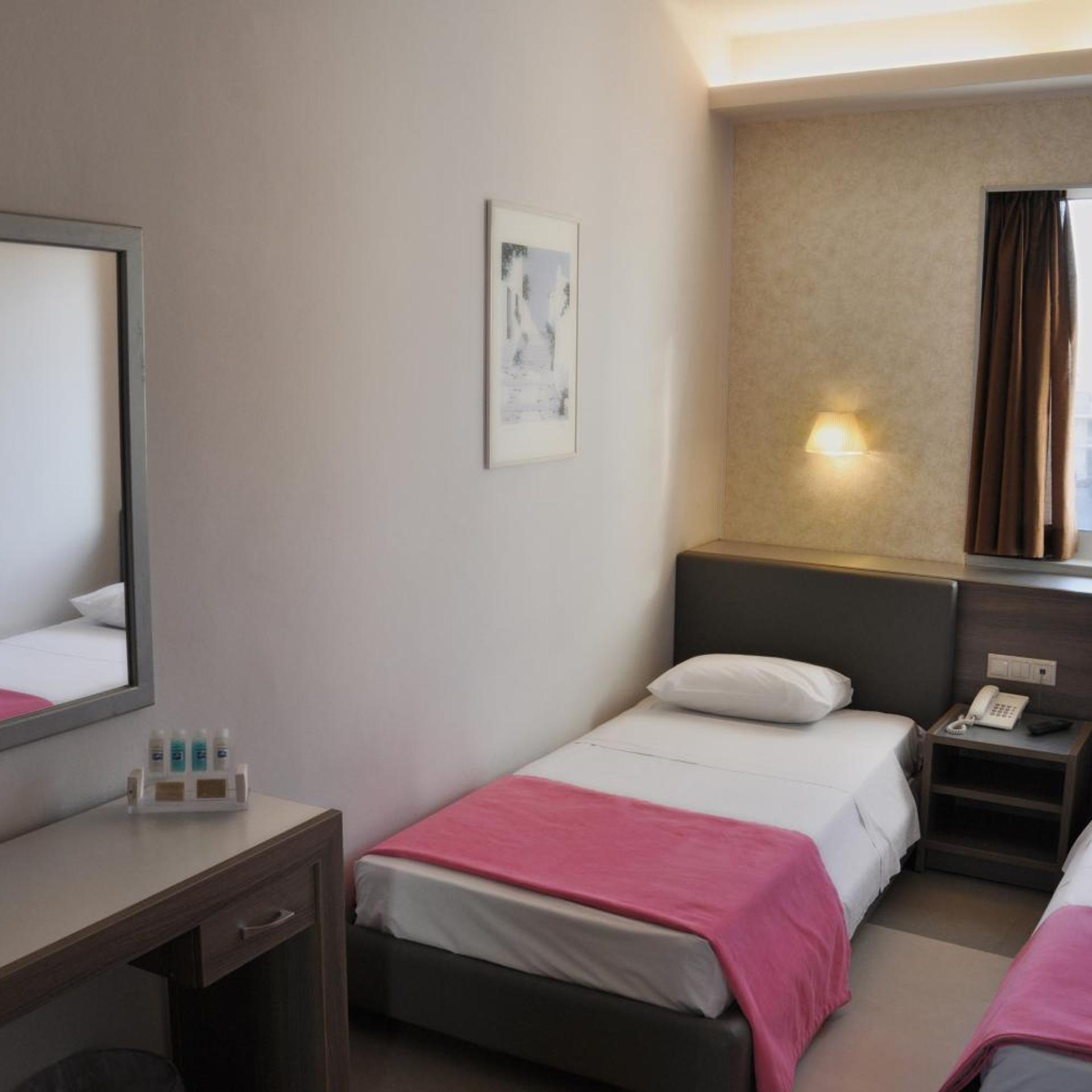 Room, Triple