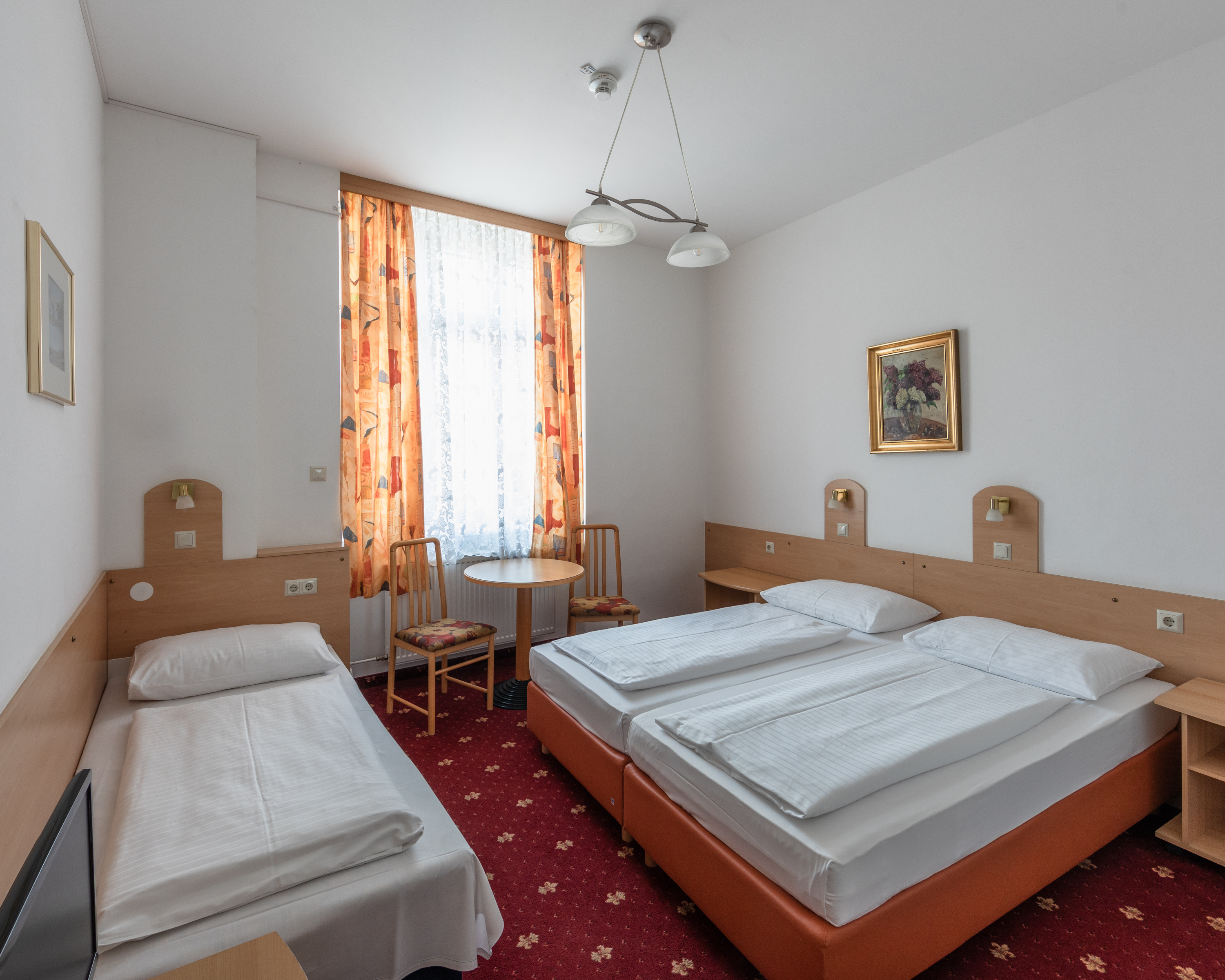 TRIPLE ROOM