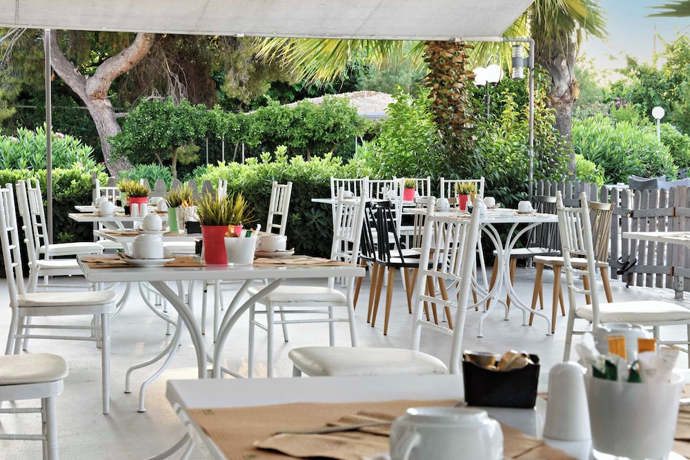 The Grove Seaside Hotel 53/66