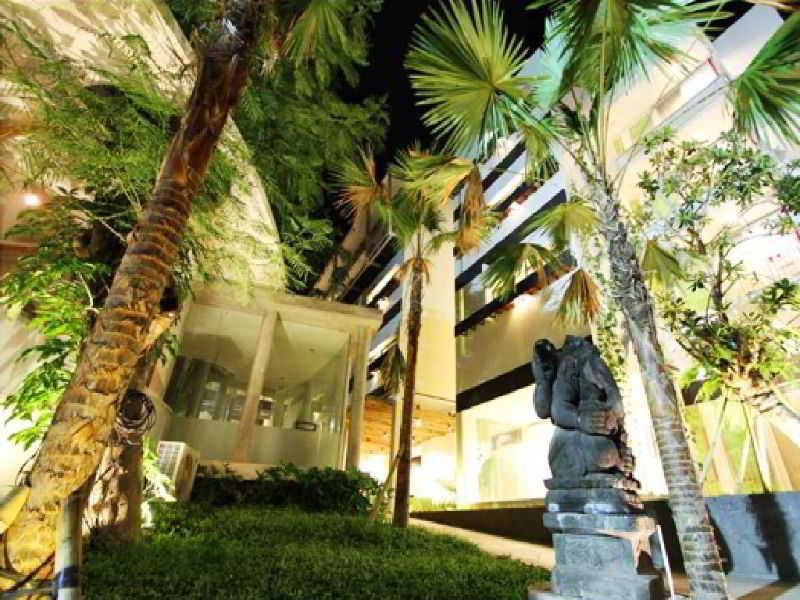 Grandmas Plus Hotel Seminyak 37/40