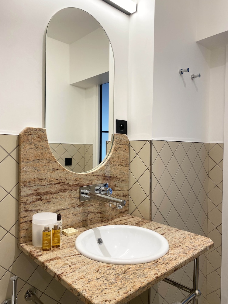 New Hotel Lafayette 15/25