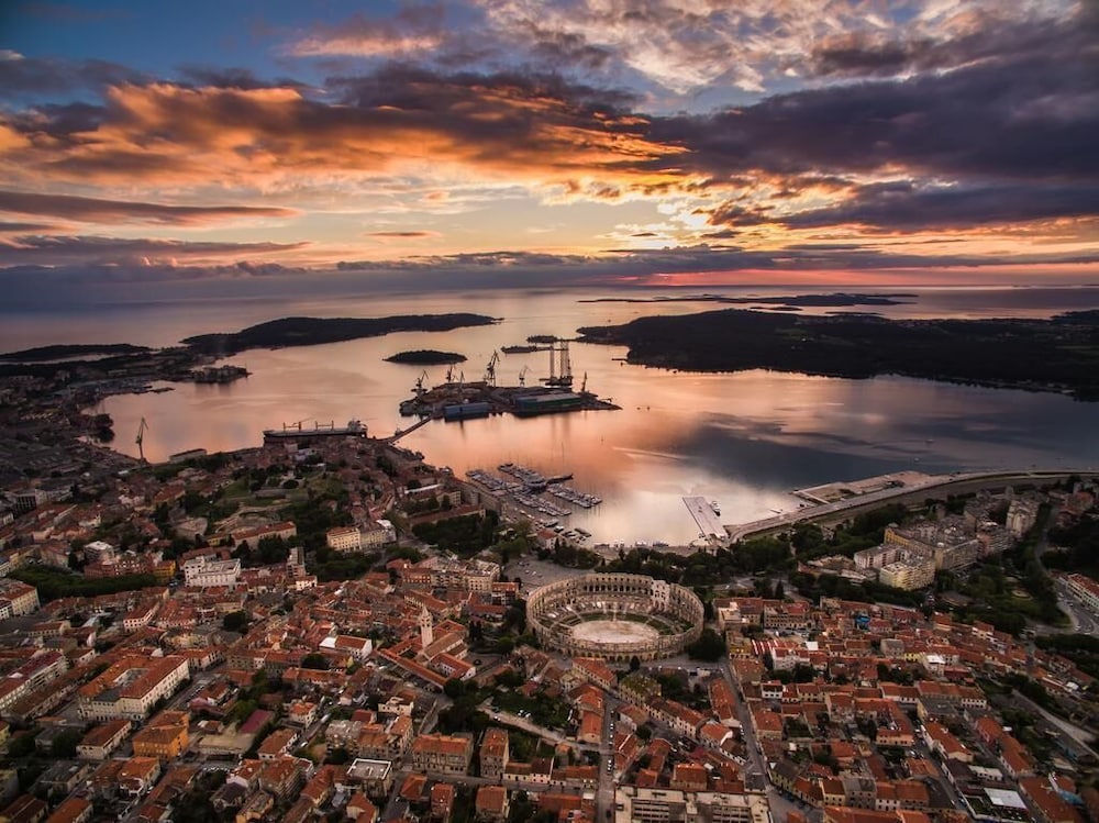 Pula City Center Accommodation 42/50