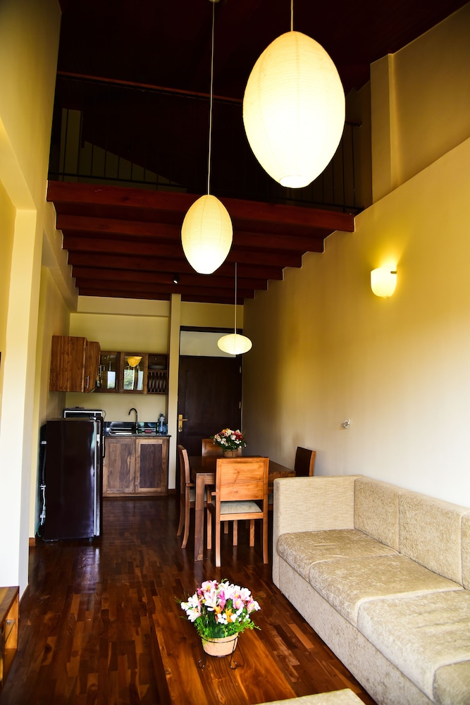 Emirates Luxury Apartments 12/65