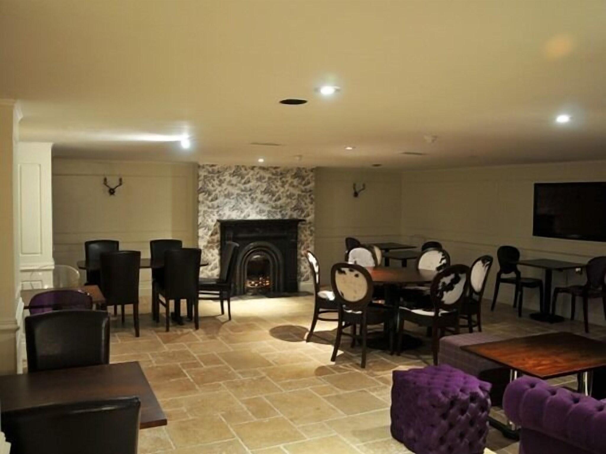 Royal George Hotel 23/25