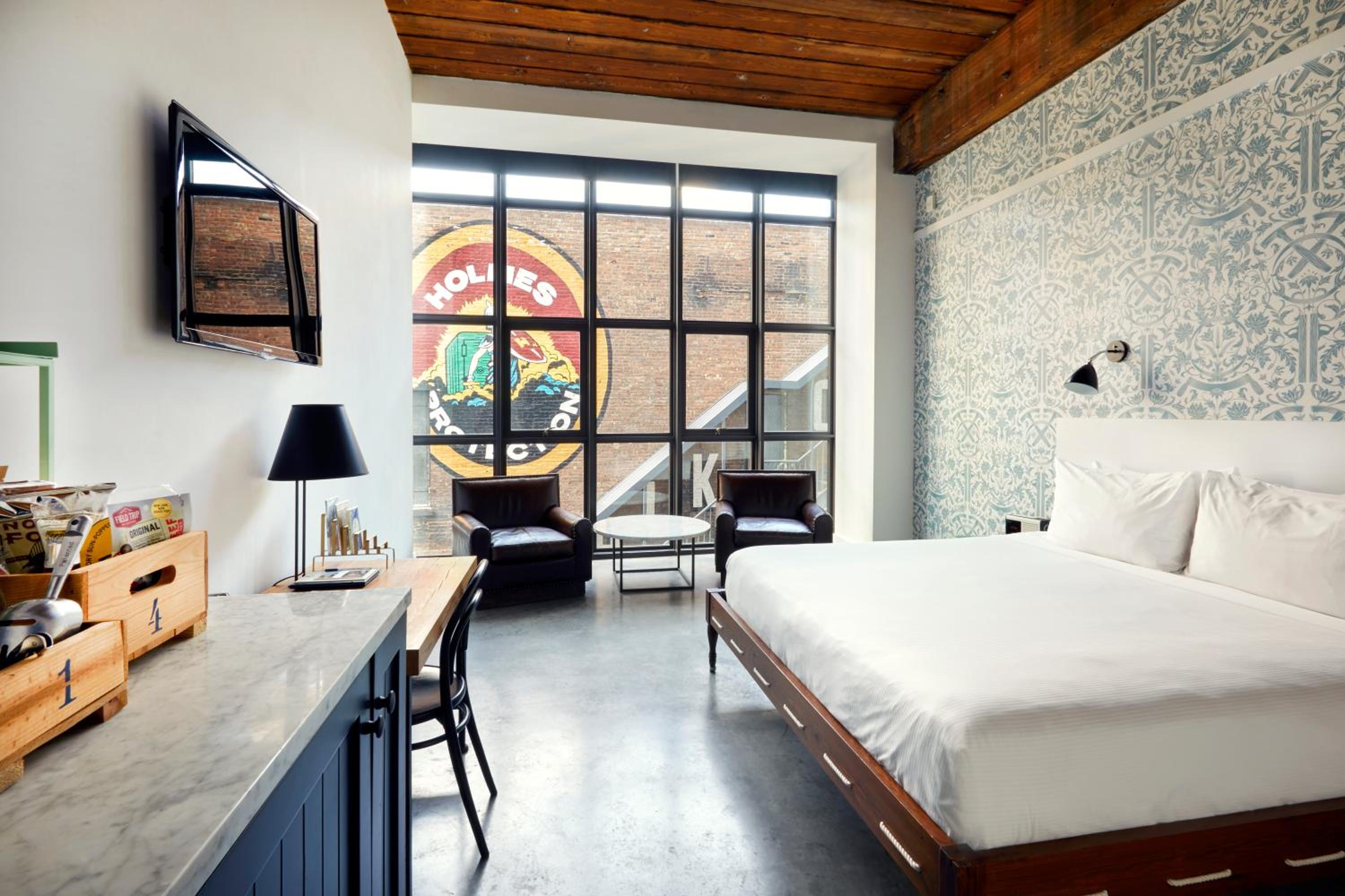 Studio, King Bed