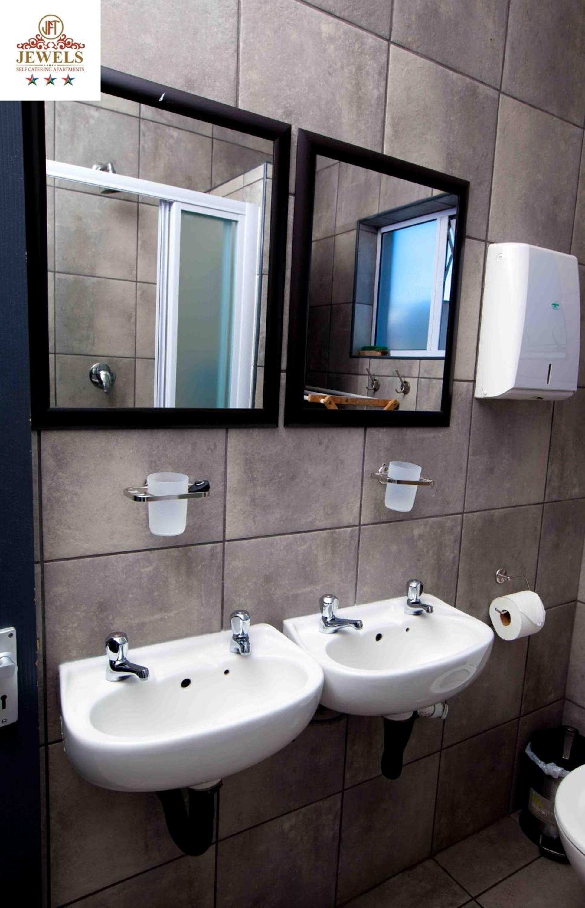 JFT Jewels Self catering Apartments 13/14